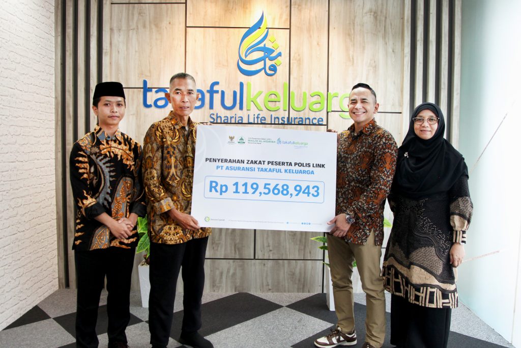 PT Asuransi Takaful Keluarga menyalurkan dana zakat peserta polis link melalui unit pengumpulan zakat Masjid Al Hidayah Baznas Kota depok dengan Total zakat sebesar Rp 119.568.943 diserahkan secara simbolis oleh Direktur Utama Takaful Keluarga, Yurivanno Gani kepada Bapak Bambang dan Ustadz Nur Hidayat, selaku pengurus UPZ Masjid Al-Hidayah Baznas Kota Depok pada hari Selasa, 29 April 2025 lalu di Graha Takaful Indonesia.